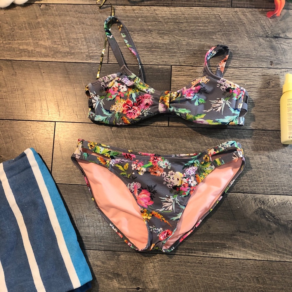 CUTE!! Flower Gray Bikini Set